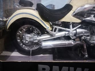 New BMW R1200C Motorcycle 1:6 Scale Diecast Road Rider Bike White