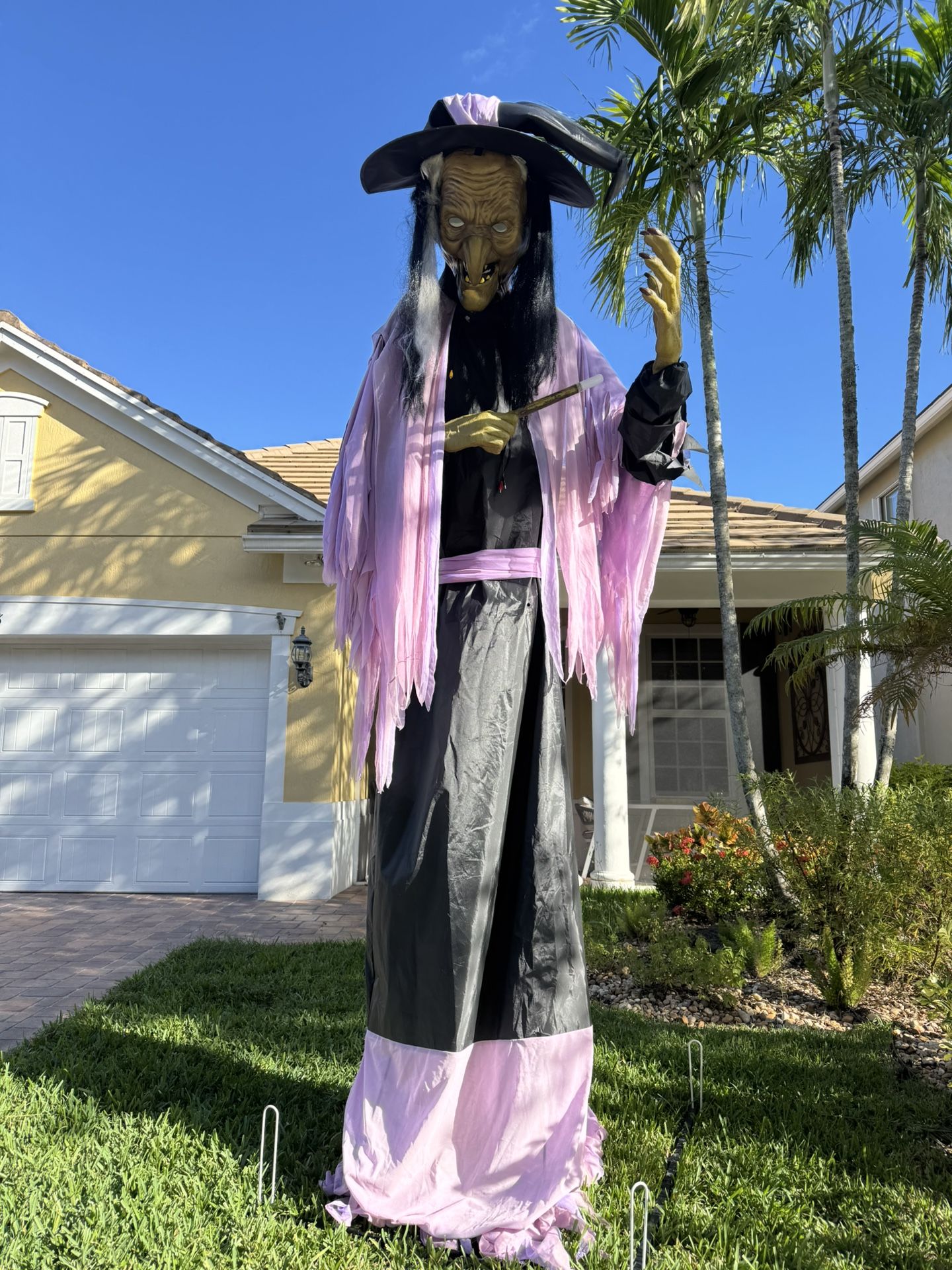 12’ Animated Witch - Outdoor Halloween Decor