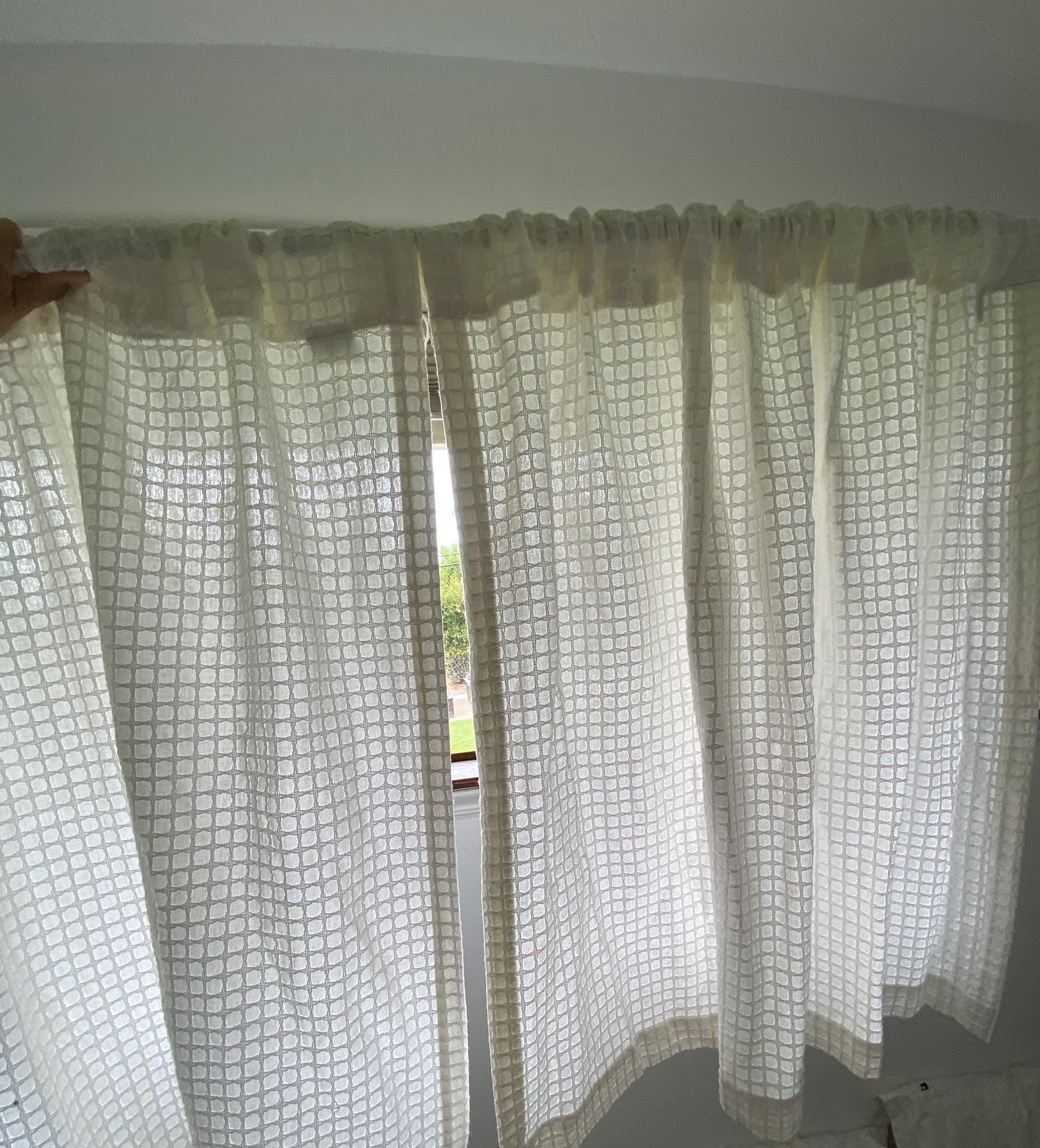 Curtains And Curtain Rod