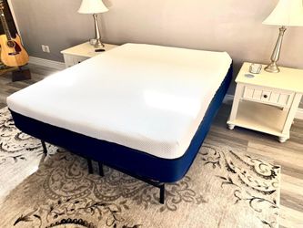 Like New Queen Hybrid Mattress!