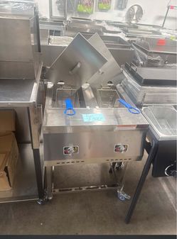 Fryer with 2 baskets/ nuevo freidora de 2 canastas i con Mangera
