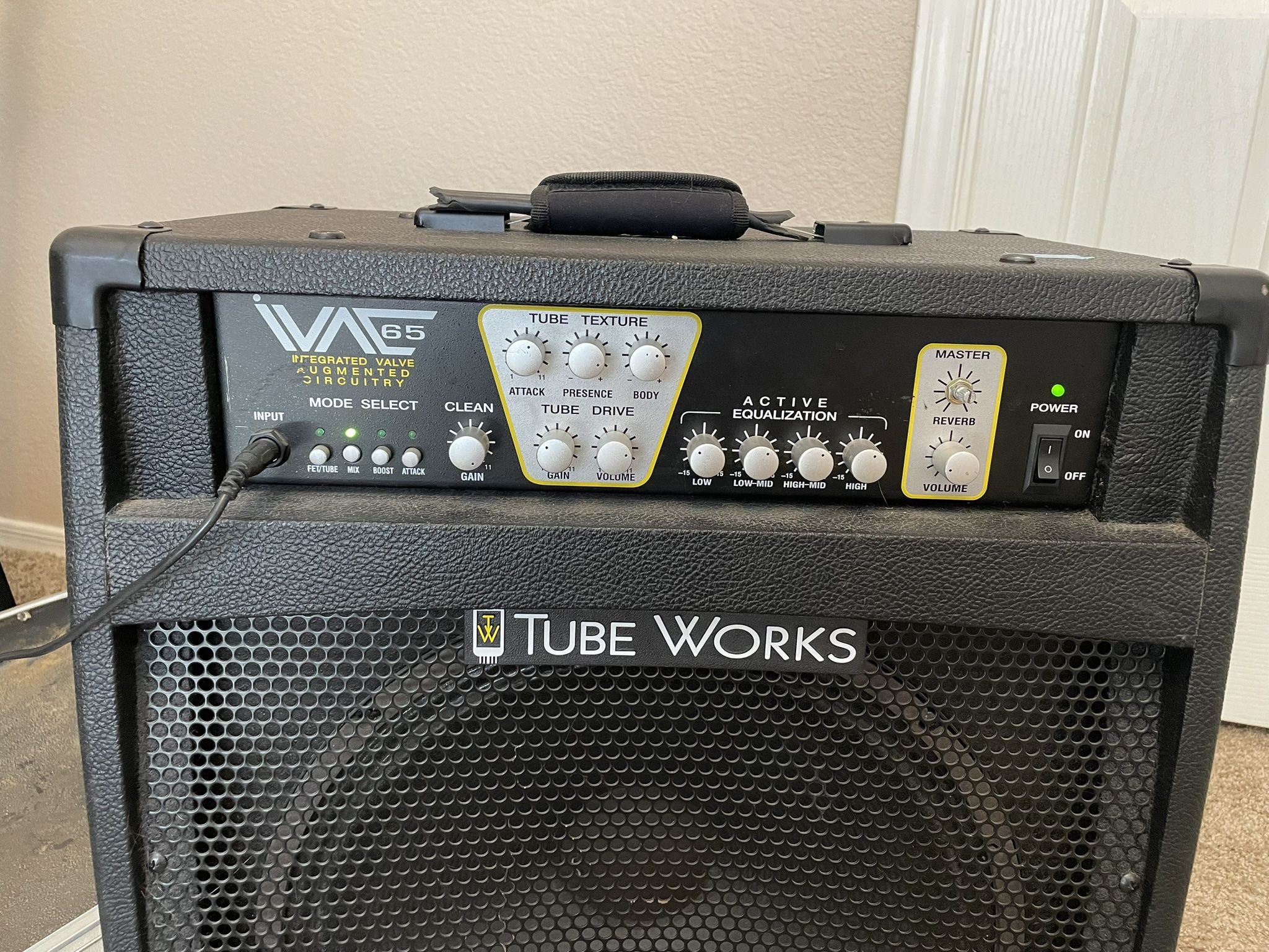 Tube Works/ Genz Benz IVAC 65 Tube/Solid State Hybrid Combo 15” Speaker