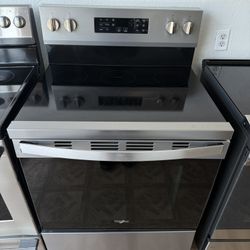 LIKE NEW WHIRLPOOL STOVE STAINLESS STEEL. 