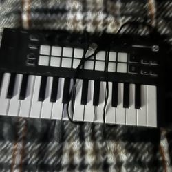 Novation - Launchkey Mini [MK3] MIDI Controller - Black