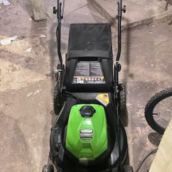 Green work brushless motor technology 40 V Lithium 20’’ practically new Great Condition!