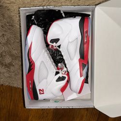 Jordan 5 Retro Fire Red Black Tongue (2025) Size 10.5 Men New 