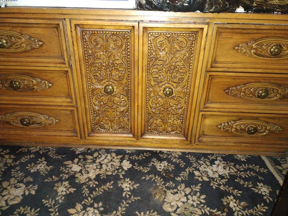 Dresser/2 Night Stands/ Mirror