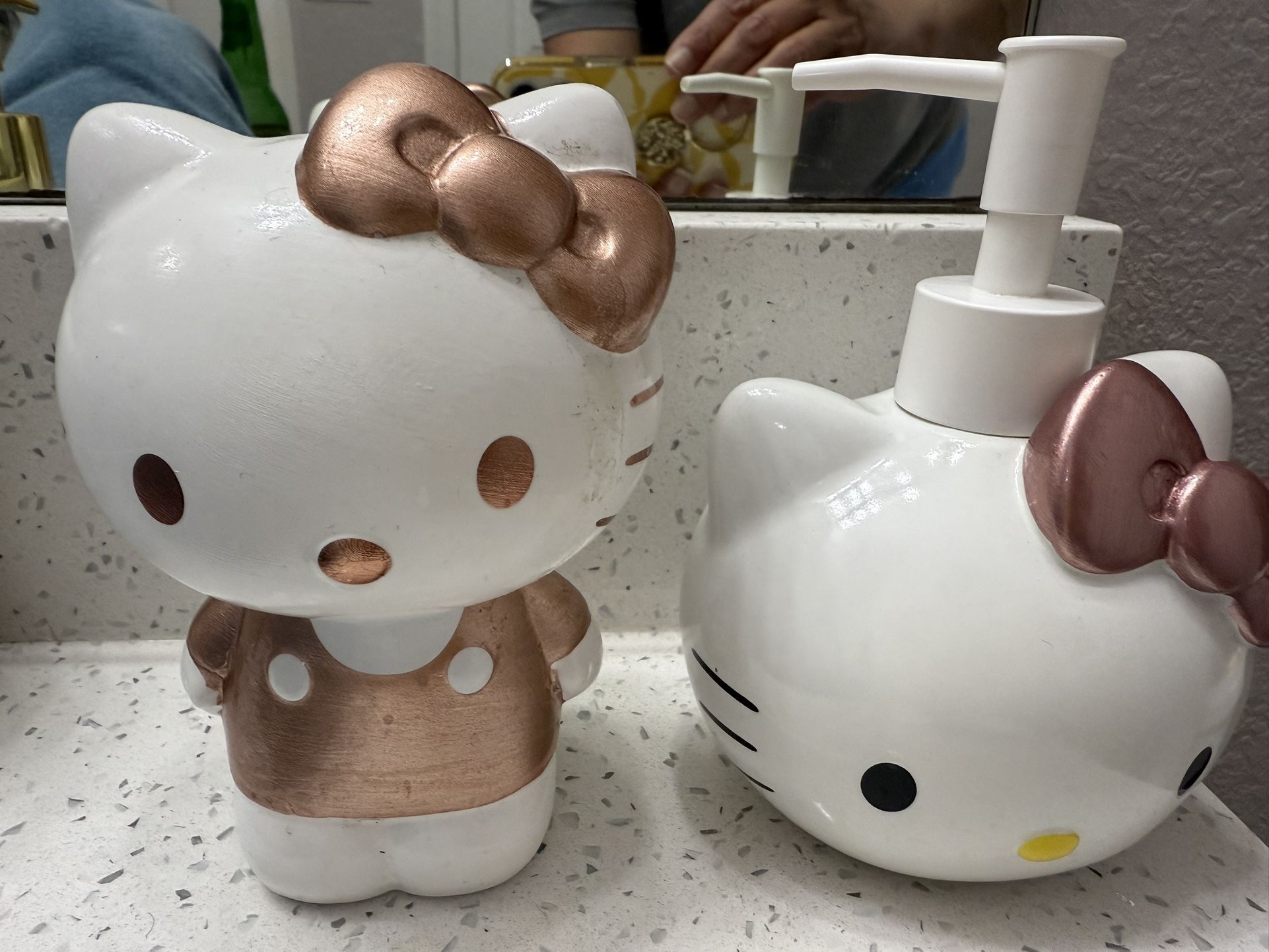 HELLO KITTY SOAP AND TOOTHBRUSH SET