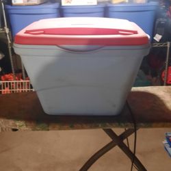 Rubbermaid Cooler