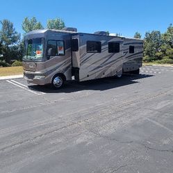 rv motorhome with 2 HUGE SLIDES! LIKE BRAND NEW. VERY SPACIOUS 