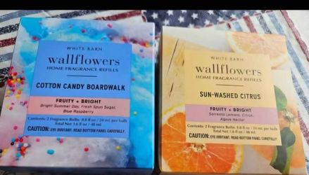 Bath and Bodv Works 2 Pack Wallflowers Bundle.