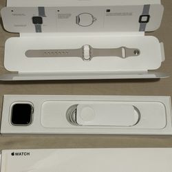 Apple Watch SE 40mm Aluminum White Color
