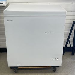Vissani chest freezer
