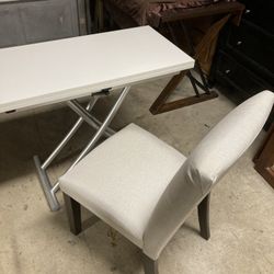 Desk And chair 