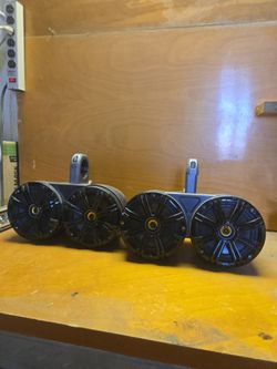 🔥 2 Kicker Tower Speakers – $400 🔥
Selling 2 Kicker tower speakers,
