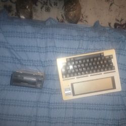 RADIO SHACK  TRS+80 PORTABLE COMPUTER 