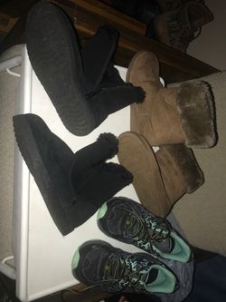 Very nice size 6 shoes everything goes for only $25 see your pics