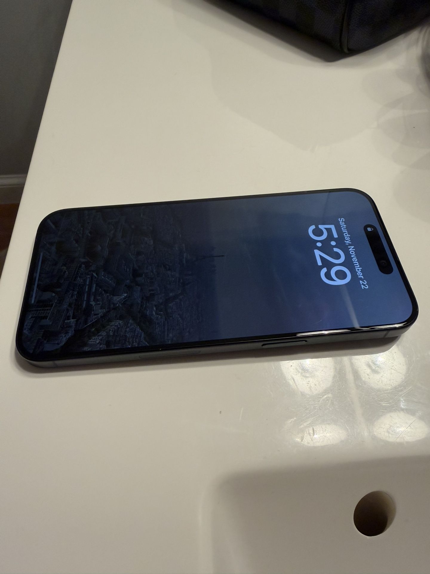 iPhone 15 Pro Max 256gb Looks New