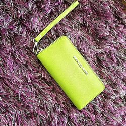 MICHAEL KORS LIME GREEN WRISTLET/PHONE HOLDER