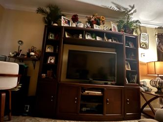 Entertainment center