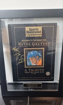 WAYNE GRETZKY AUTOGRAPHED HARD COVER LIMITED EDITION SPORTS ILLUSTRATED FRAMED WITH LOA