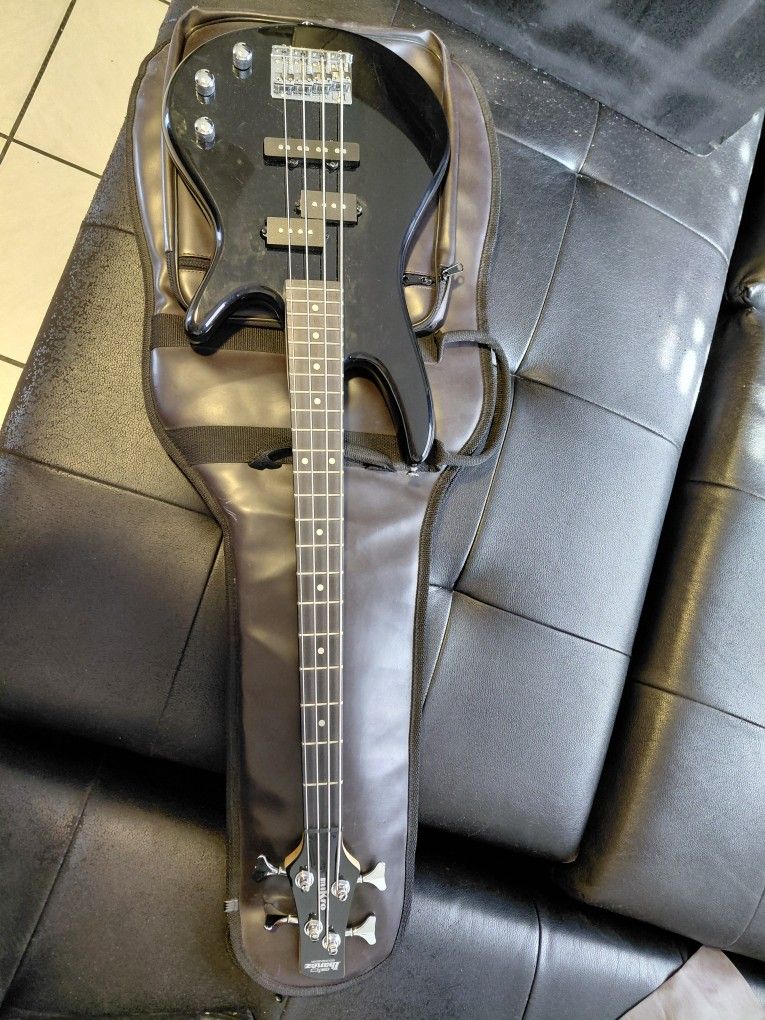 3/4 IBAÑEZ  MIKRO BASS GUITAR