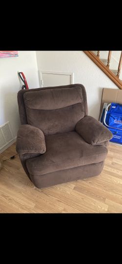 Comfortable Barely Used Reclining Chair - Great Christmas Gift!