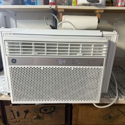 GE Medium Room Window Air Conditioner , Remote Included ( 115-Volt , 10100 -BTU ) ENERGY STAR Certified in excellent condition working 