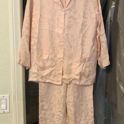 100% SILK PAJAMAS.   $15.00.  Chino, Ca