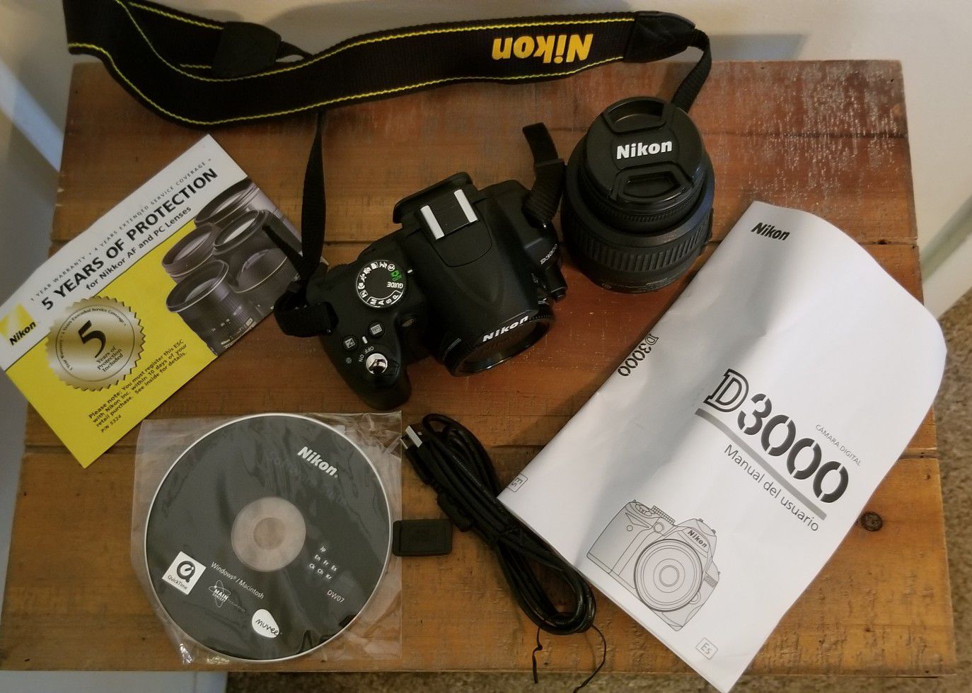 Nikon D3000 10MP Digital SLR Camera with DX VR Nikkor zoom lense and Lowepro storage one strap bag