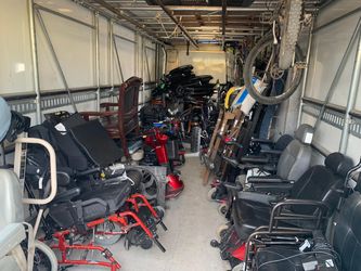 Se Bende todo tipo de sillas y andaderas y muchos productos más