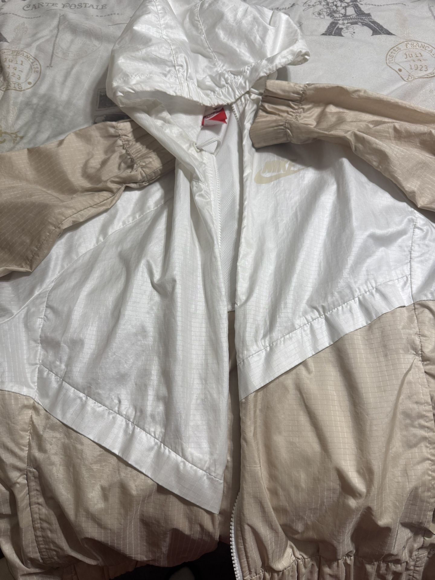 Nike Windbreaker White/Cream Color