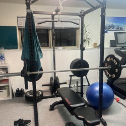 Home gym With Bumper Plates. 370lb