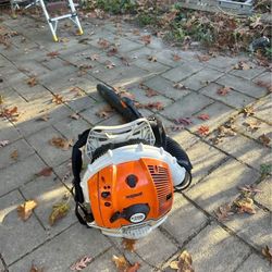 STIHL BR 600 238 mph 677 CFM Gas Backpack Leaf Blower