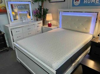 New 4 pc bedroom set in box buy now pay let $39 down