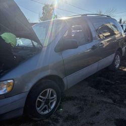 1999 Toyota Sienna Part Out 0127