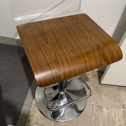 Adjustable swivel bar/kitchen chairs