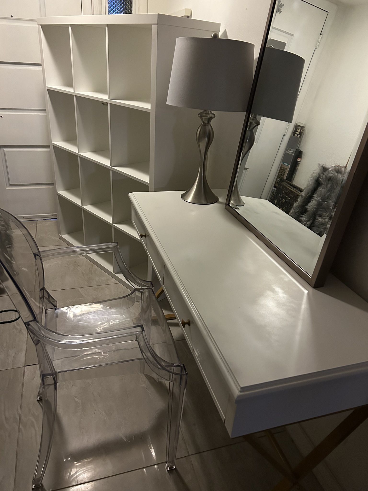 Beautiful Decor Vanity Set