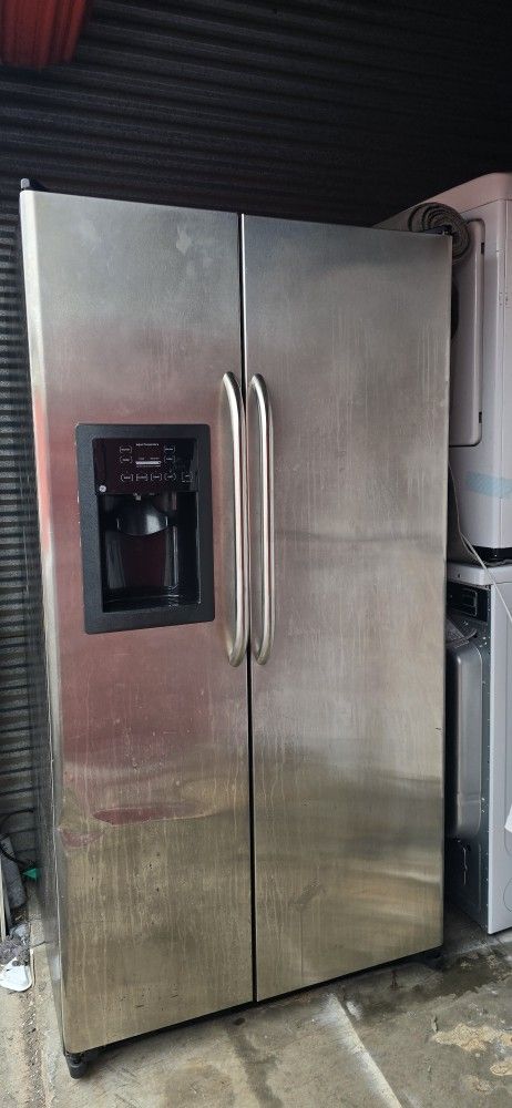 FREE DELIVERY GARAGE REFRIGERATOR WORKS GREAT