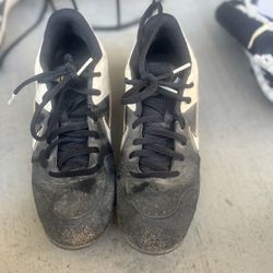 Rubber 4.5y softball cleats 