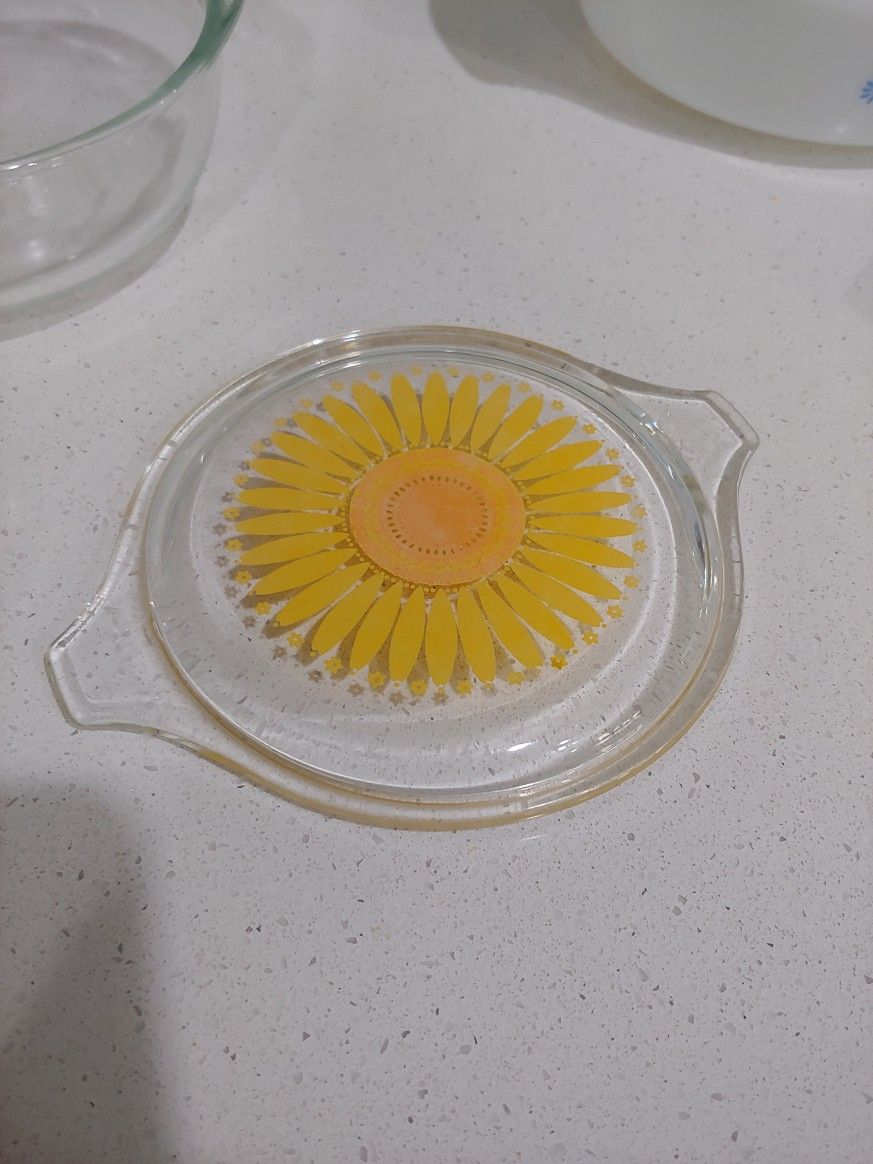 Vintage 1970s Pyrex Clear Sunflower Daisy (Cover/lid Only) 