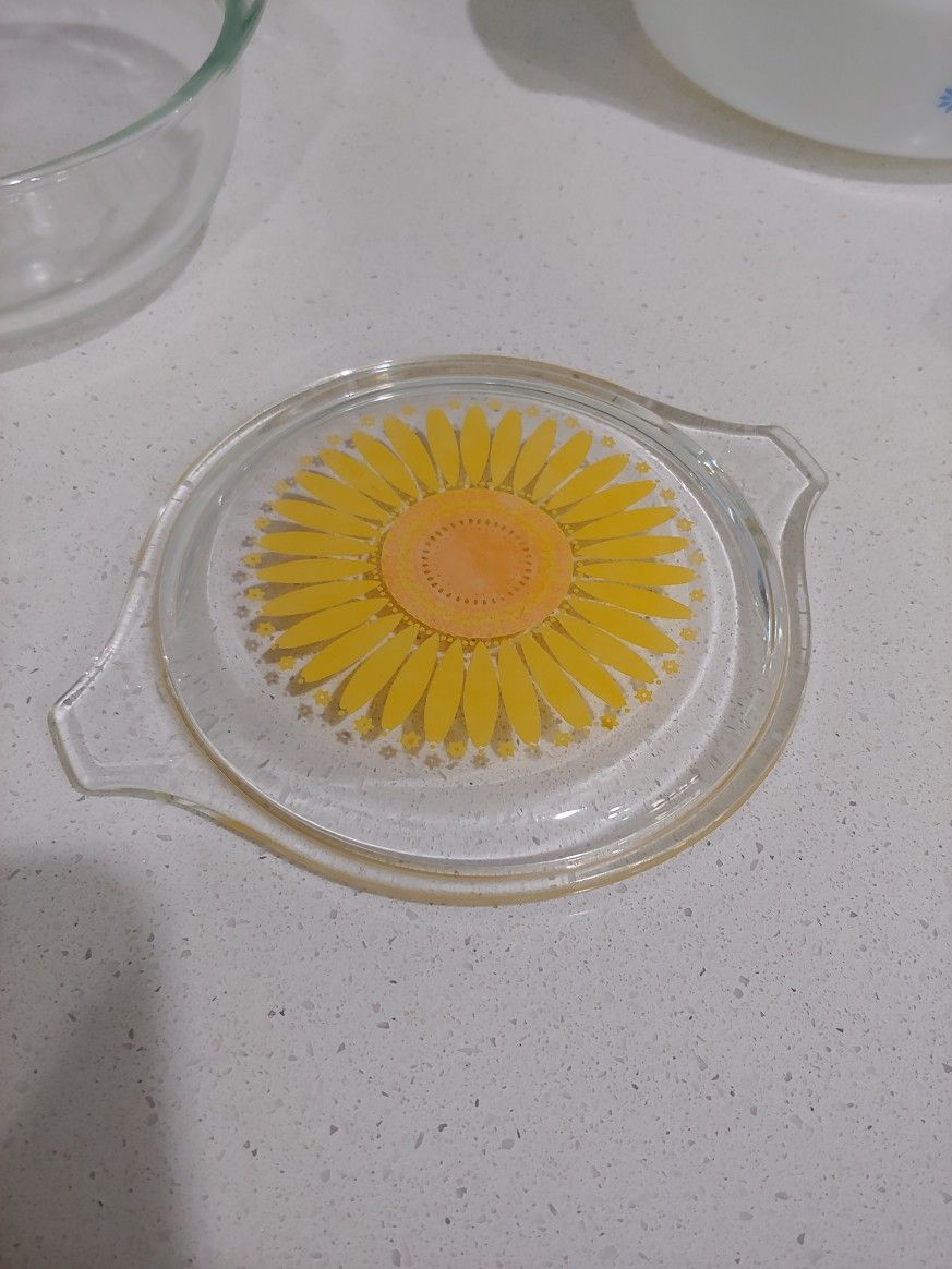 Vintage 1970s Pyrex Clear Sunflower Daisy (Cover/lid Only)