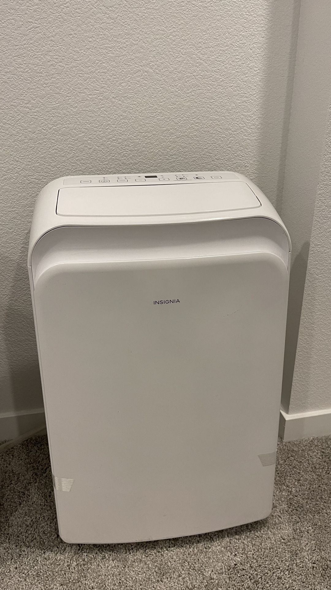 Insignia Portable Air conditioner 250 Sq Ft for Sale in Las Vegas, NV
