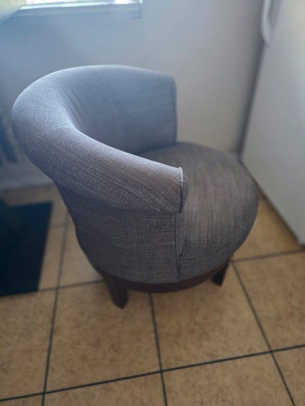 There's 2 Office Chair