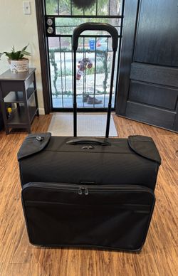 Briggs & Riley 2-wheeled Deluxe Wardrobe / Rolling Garment Bag