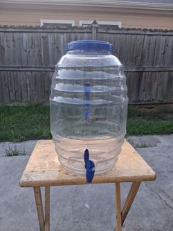 Vitrolero de plástico con llave 5 galones
