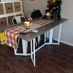 Expandable Wooden Dining table With Metal Legs