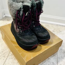 UGG Women Snow Boots — Size 7