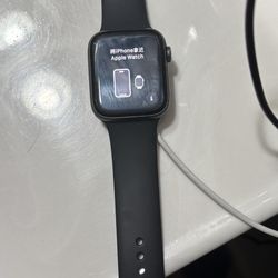 Apple Watch 44mm SE +Original Charger