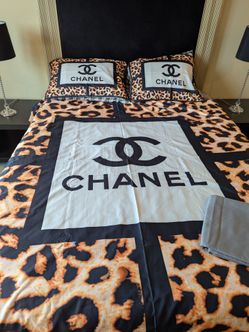 Brand new queen size bed set comes with duvet pillowcases and sheets. Color black, white and leopard brand new. Never used in plastic